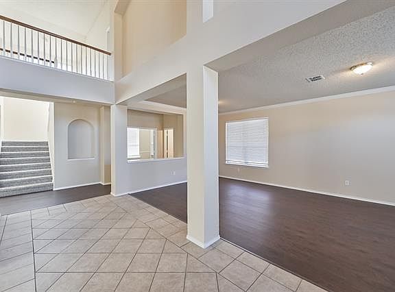 4th image of 1910 Walnut Hills Ln