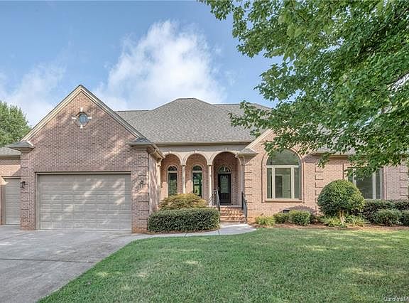 2nd image of 8005 Broadmoor Ln