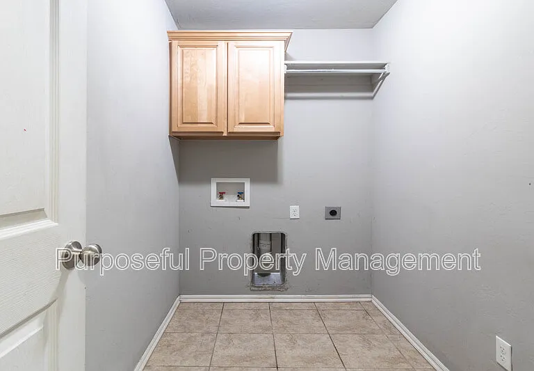 617 SW 36th St — Photo 21