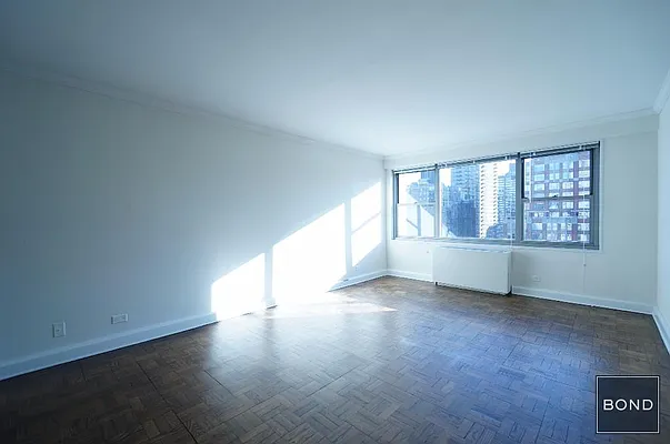 Rented by Bond New York | media 13