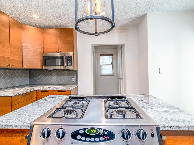 483 Stanley Ave — Photo 5