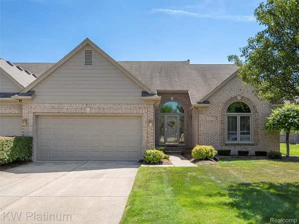 20410 Hillsboro Dr, Macomb, MI 48044