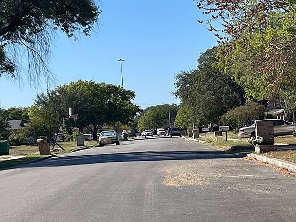 4th image of 238 Meadow Path Dr