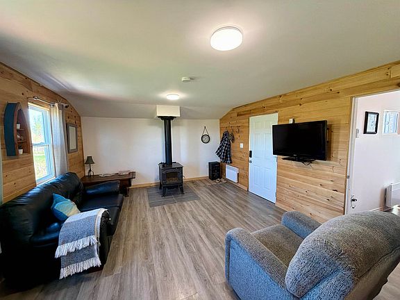 4th image of 1025 Bear River Rd