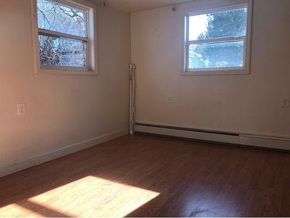 4th image of 91 Burbank Ave