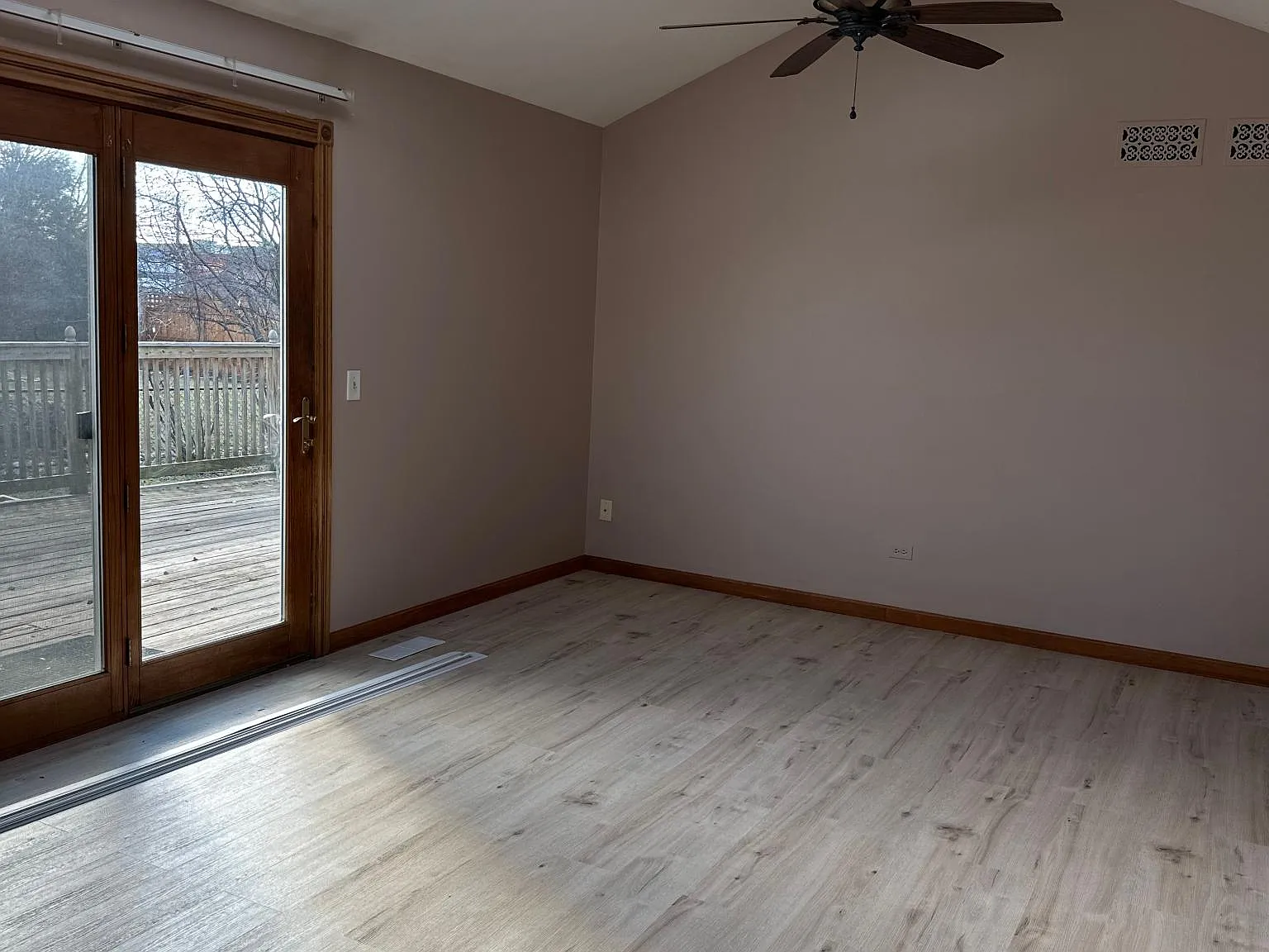 3 bed, 2030 sqft, $3,095 — Photo 2