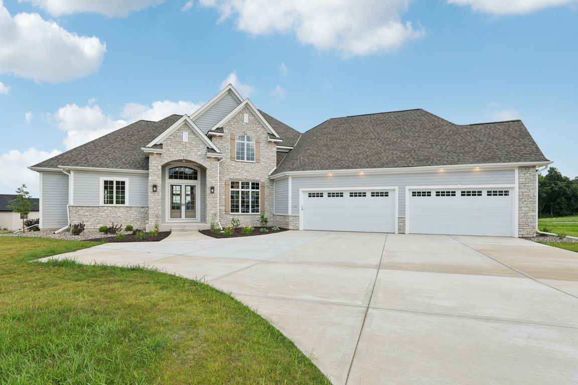 White Cedar Dr-S0907-001.jpg