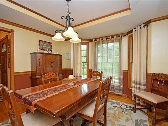 4th image of 1553 Greenlawn Way