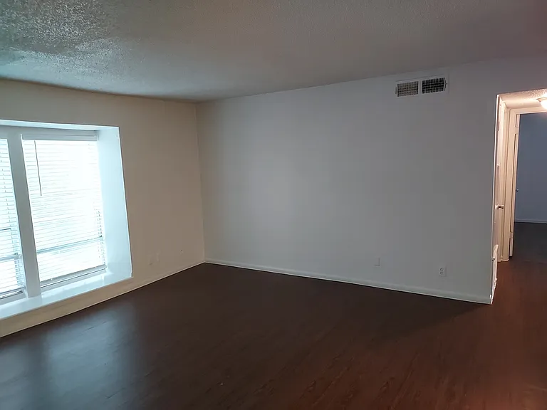 Marbach Manor Apartments — Photo 11