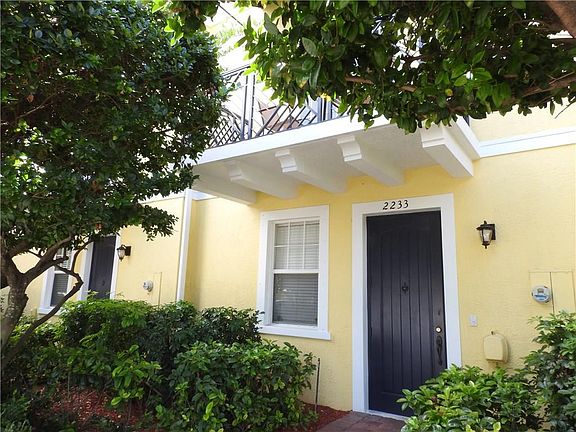 3rd image of 2233 NE 9th Avenue #2233