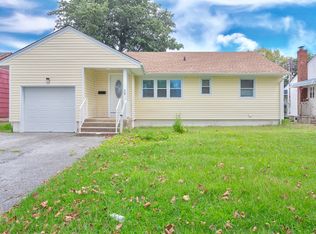 29 Sycamore Rd, Valley Stream, NY 11581