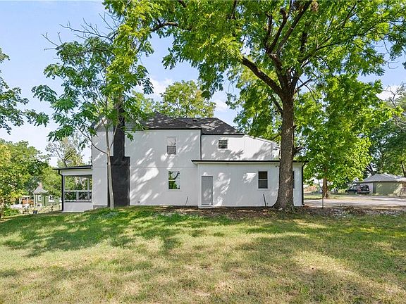 5th image of 2733 Olive St