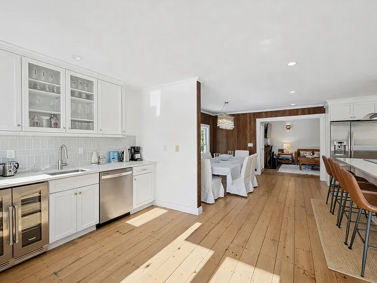 582 Montauk Hwy — Photo 16