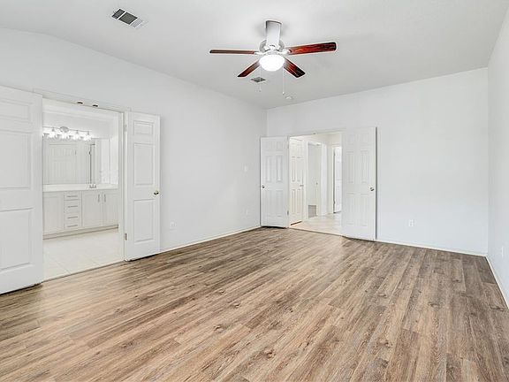 5th image of 1305 Wood Creek Dr