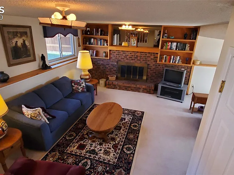 2126 Lander Cir — Photo 9