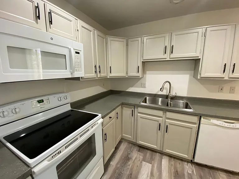 6243-6249 E Greenway Cir — Photo 13
