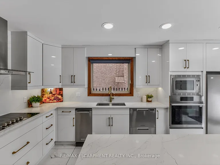41 Candor Cres — Photo 18