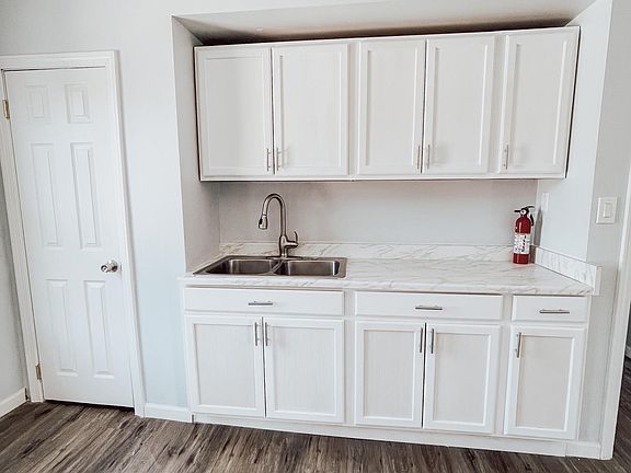 3rd image of 127 Lawlor St APT 3