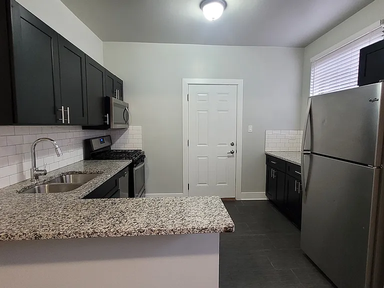 5501-5513 S Everett Ave — Photo 23