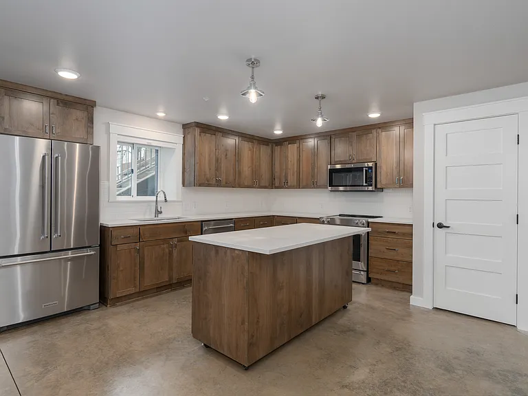 6960 SW Canyon Rd — Photo 10