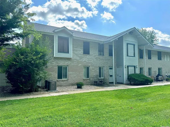 8 Juniper Court #8, Coram, NY 11727