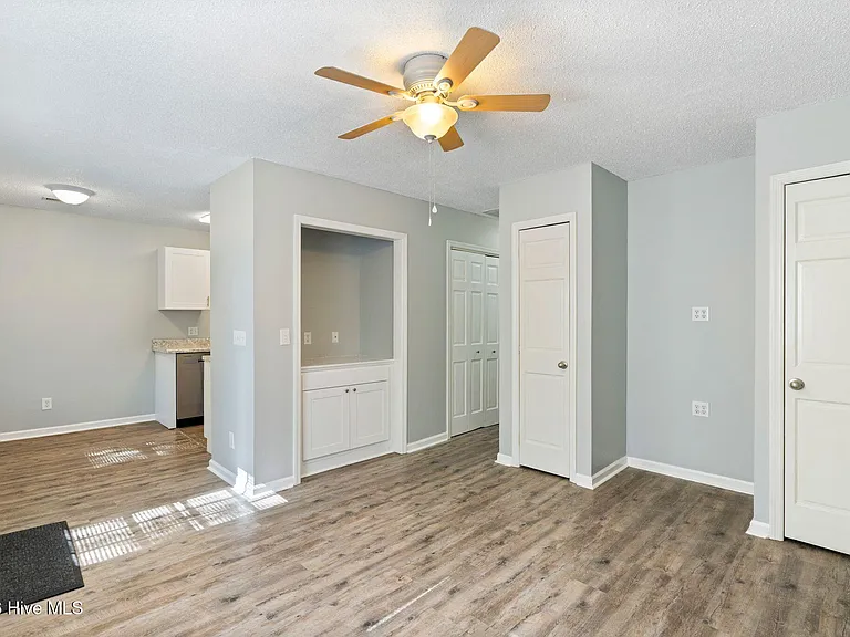 4304 Spirea Dr #B — Photo 3