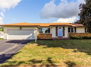 2 Bambi Ln, Rochester, NY 14624