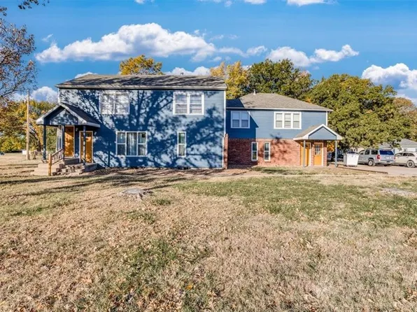 721 E 10th St, Newton, KS 67114