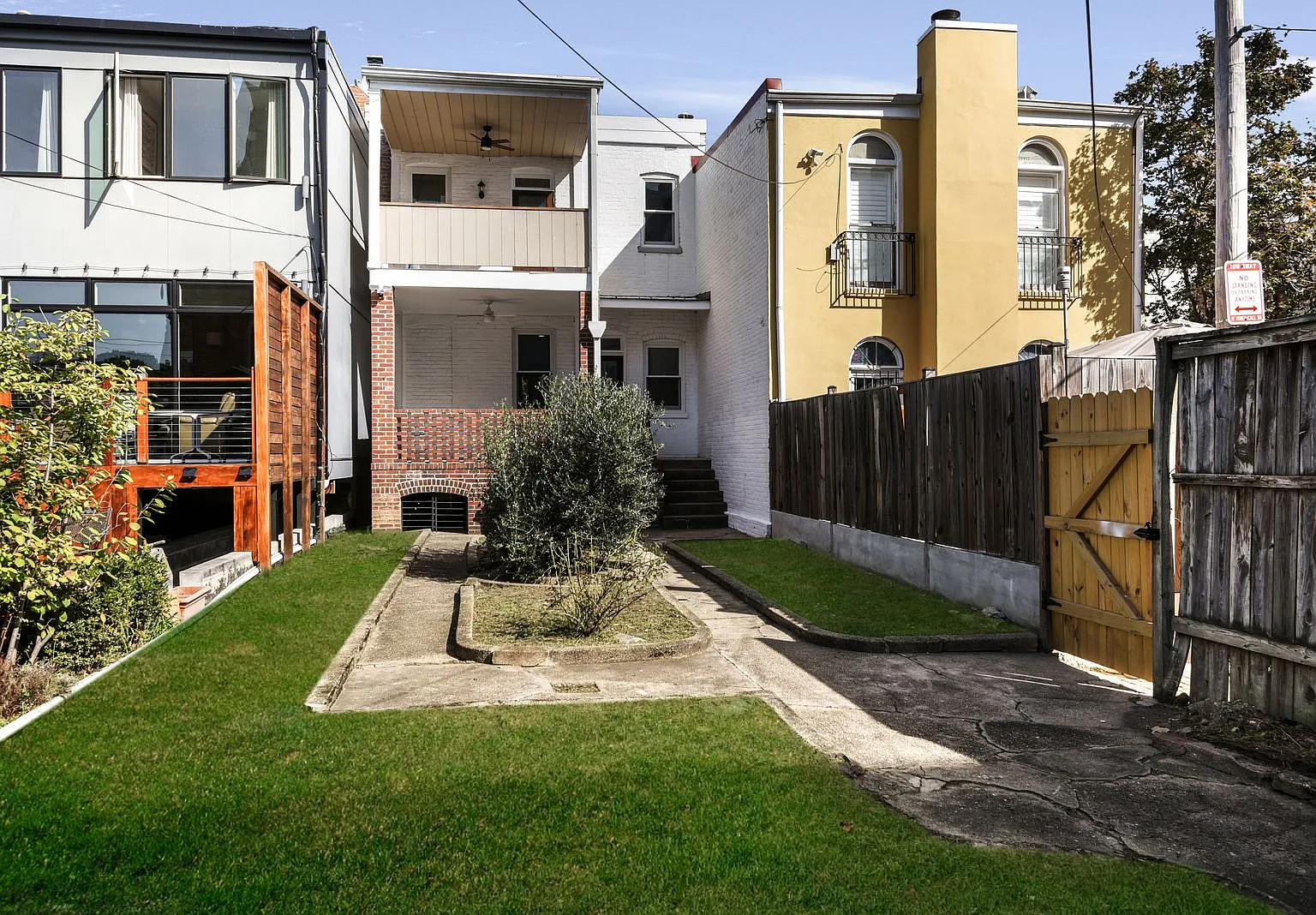 3 bed, 2.5 bath, 1600 sqft, $4,900 — Photo 2