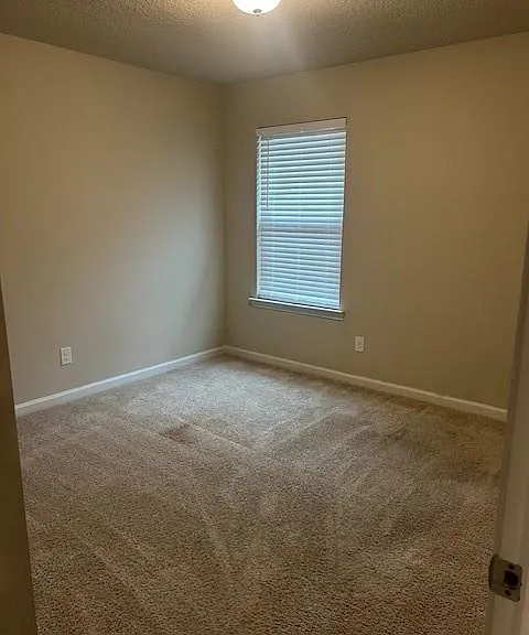 1718 Calgary Dr W — Photo 8
