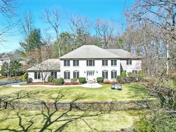 17 Briar Cliff Dr, Wilbraham, MA 01095