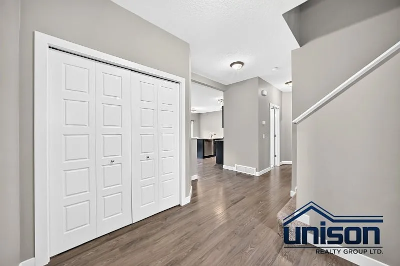 3 bed, 1953 sqft, $2,900 — Photo 2
