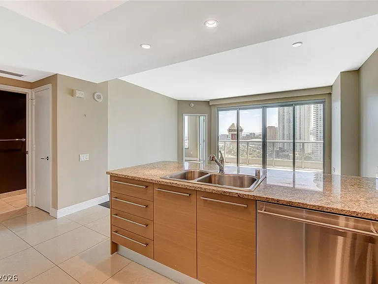222 Karen Ave #1705 — Photo 3