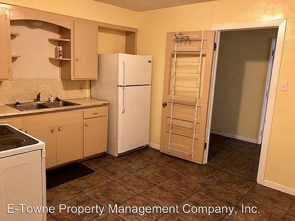 3rd image of 1721 E Cedar Ave