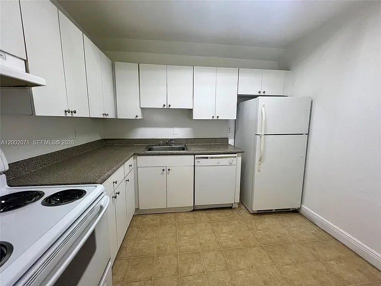 5102 NW 79th Ave #307 — Photo 2