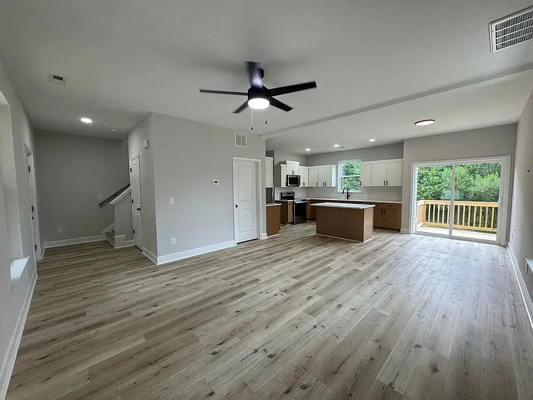 3530 Charing Cross Rd — Photo 23