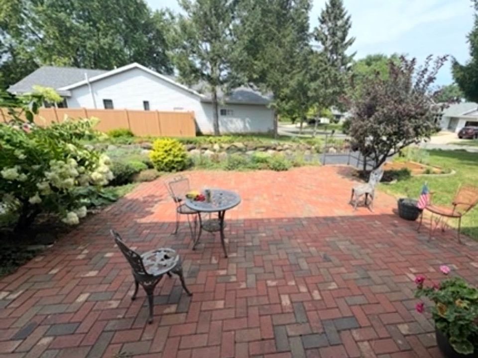 2nd image of 414 Jubilee Ln