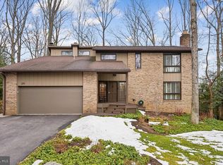 2111 Lirio Ct, Reston, VA 20191