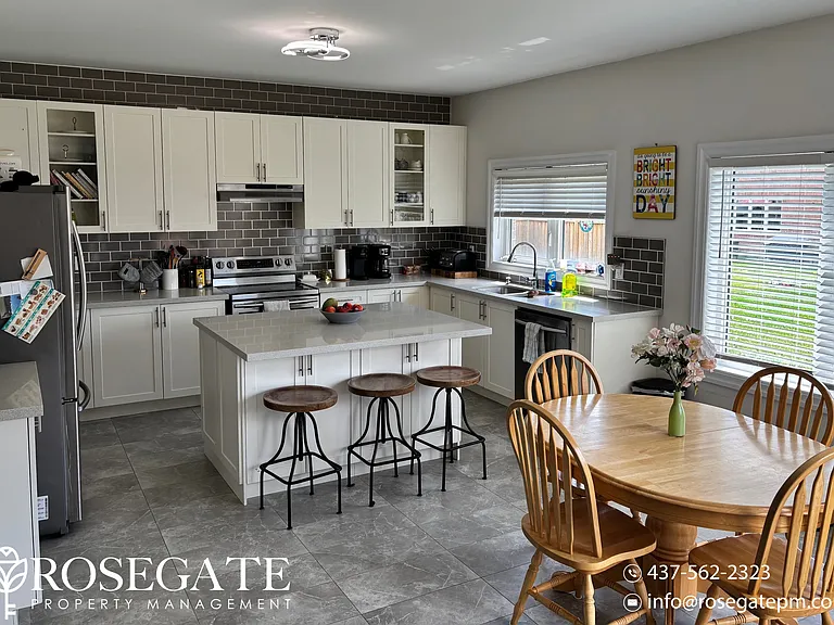 1011 Wickham Rd — Photo 2