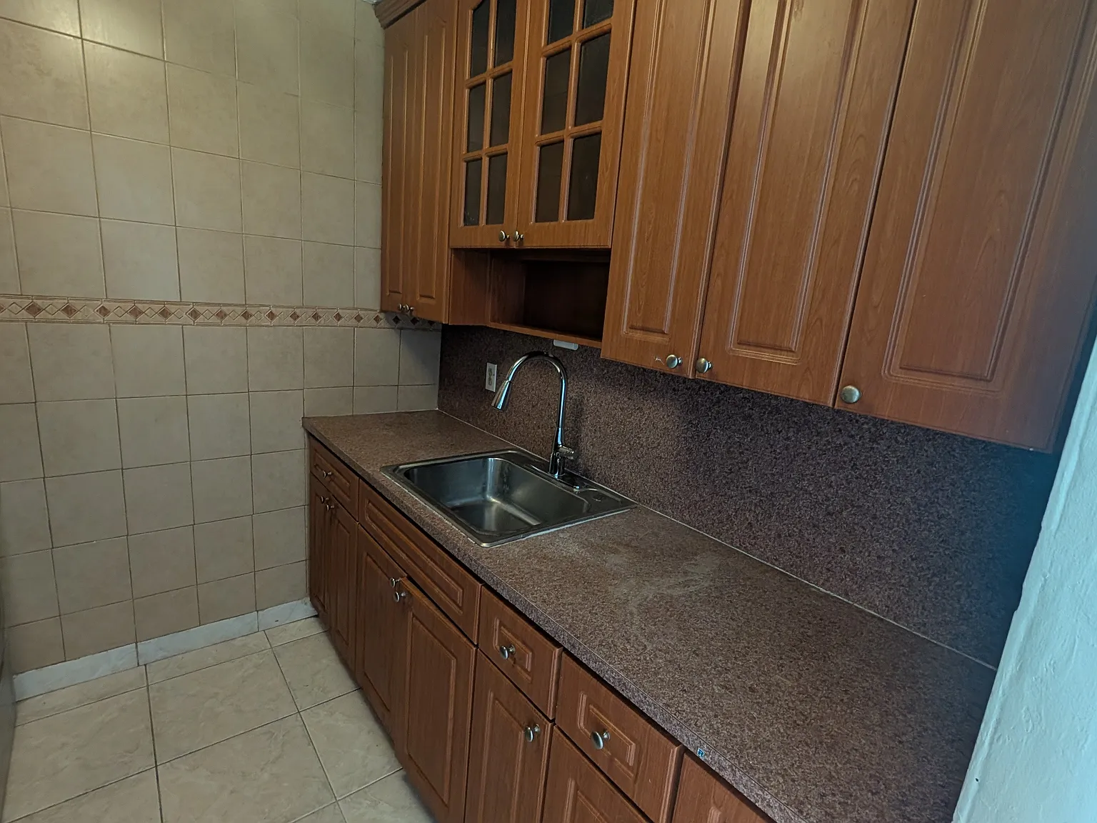 1 bed, 695 sqft, $1,600 — Photo 4