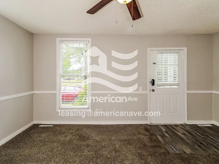702435_005_living_room_13680903.jpg