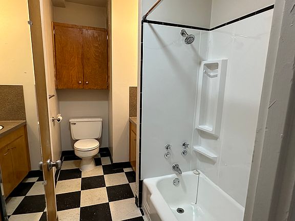 4th image of 829 SE 15th Ave #9638eb0a1