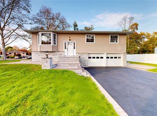 5 Miami Pl, Hauppauge, NY 11788