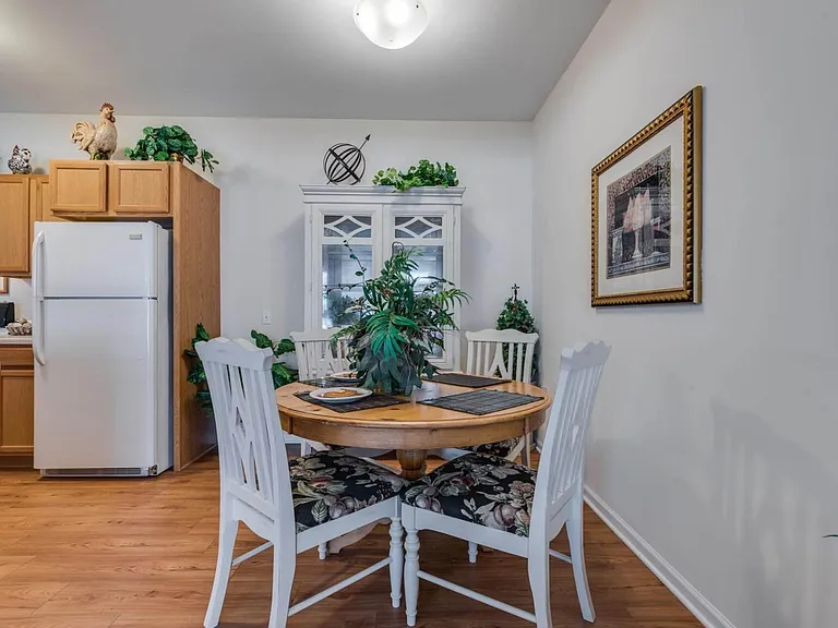 Sutton Place Apartments — Photo 9