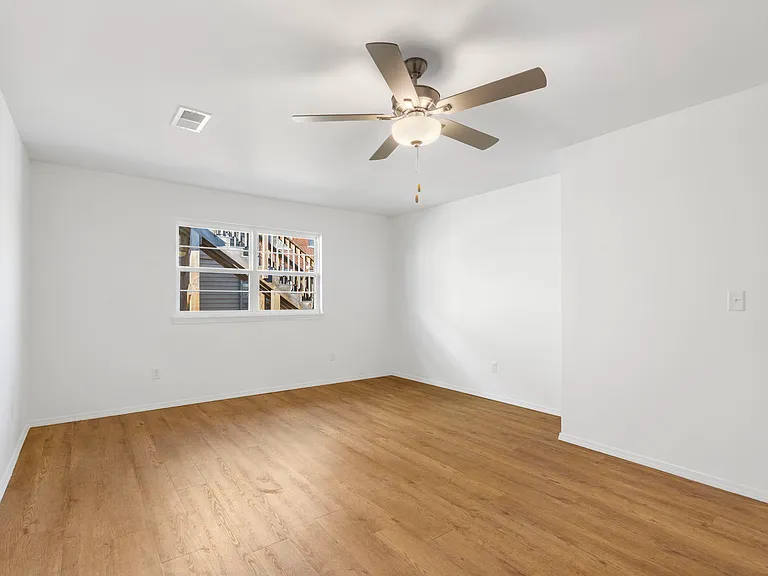 Embassy Apartments — Photo 14