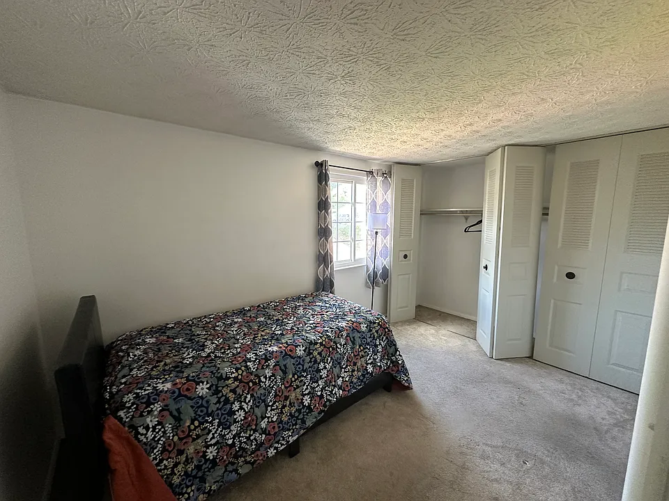 1422 Farmcrest Way #1