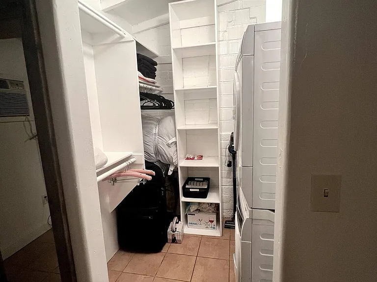 1022 Law St #B — Photo 6