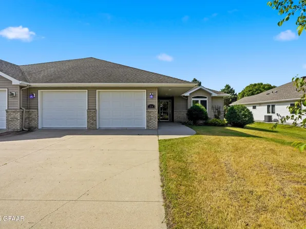 2114 10th St SE, East Grand Forks, MN 56721