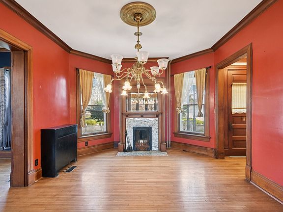 3rd image of 1003 N Chicago St