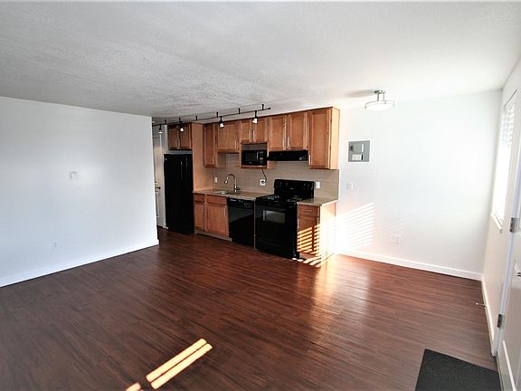 4th image of 172 S Clarkson St #304